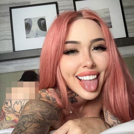 Jade Lavoie (Miss Lavoie) Jerkmate cam model with pink hair